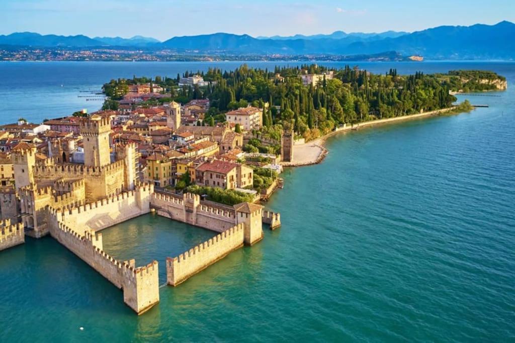 Touristic Apartment "Agata" シルミオーネ エクステリア 写真